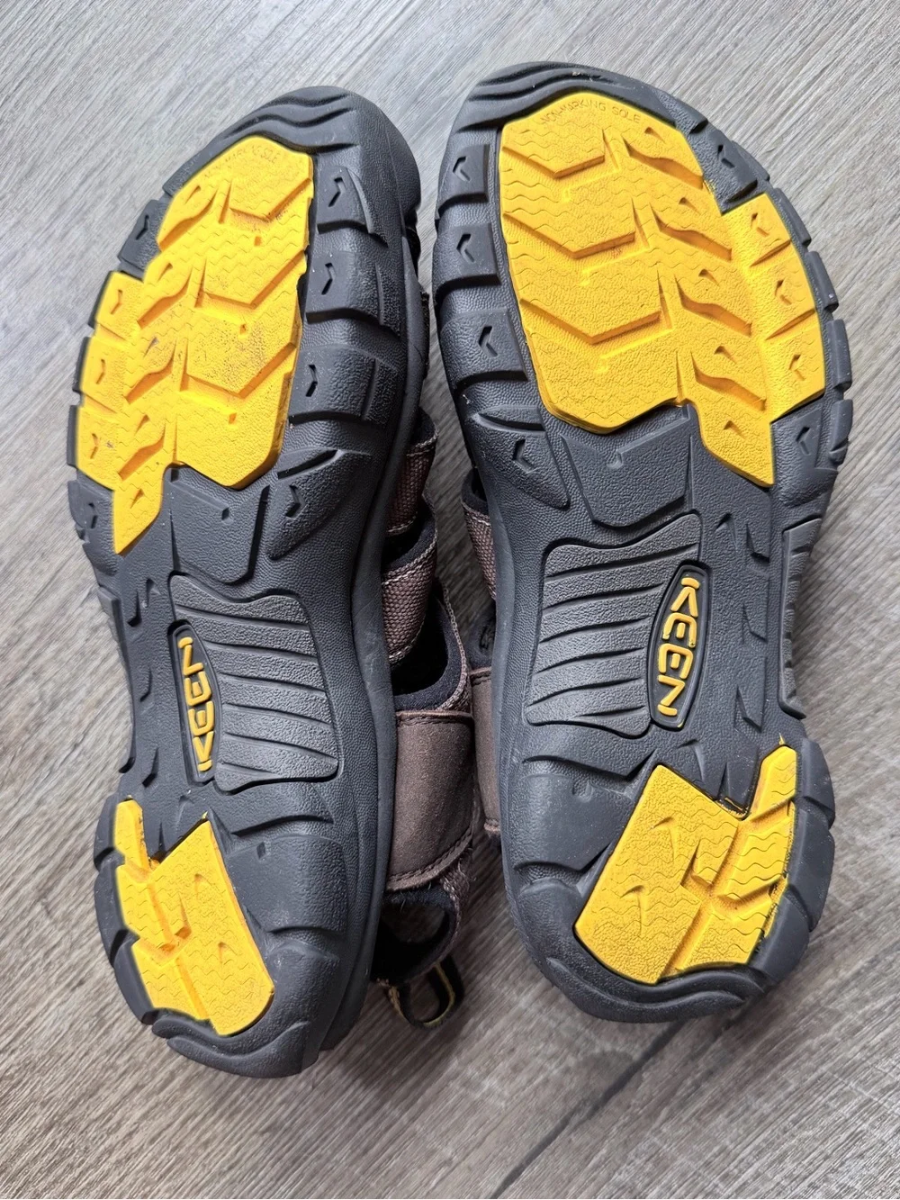 KEEN Men’s 8.5 Brown Closed Toe waterproof Hiking Sport Sandals